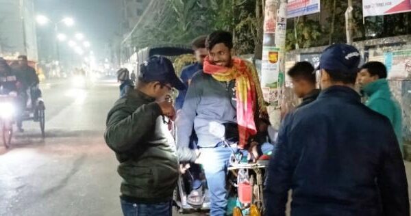 থার্টি ফার্স্ট নাইটে বরিশালজুড়ে কঠোর নিরাপত্তা : রাস্তার মোড়ে মোড়ে চেকপোস্ট