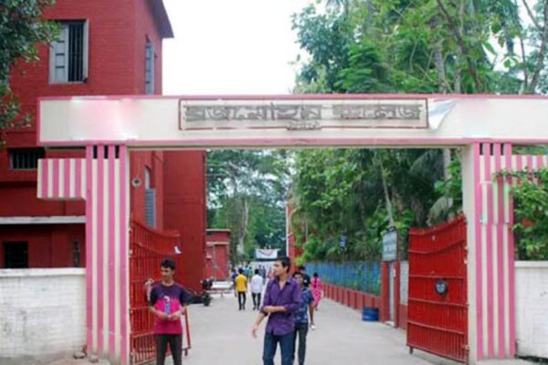বিএম কলেজের চার শিক্ষার্থীকে পুলিশে দিলো সেনাবাহিনী