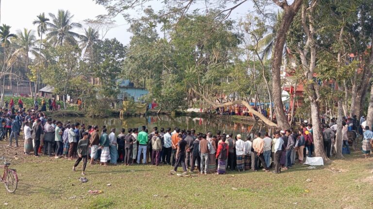 বরিশালে দুটি পুকুর থেকেমানুষের শরীরের পাঁচটিটুকরো উদ্ধার
