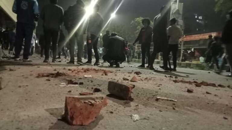 উত্তপ্ত ঢাবি এলাকা : চলছে ধাওয়া পাল্টা ধাওয়া